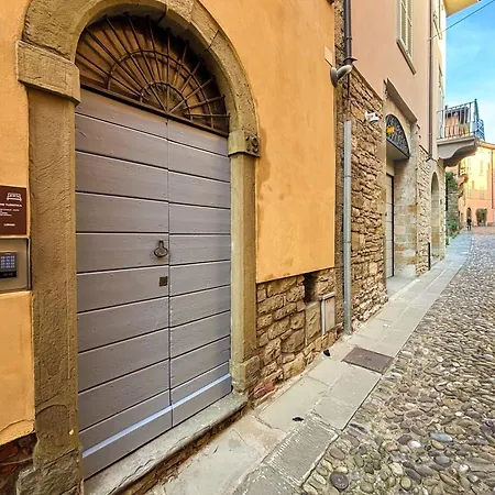 Corte Di Borgo Canale - Garden * Bergamo